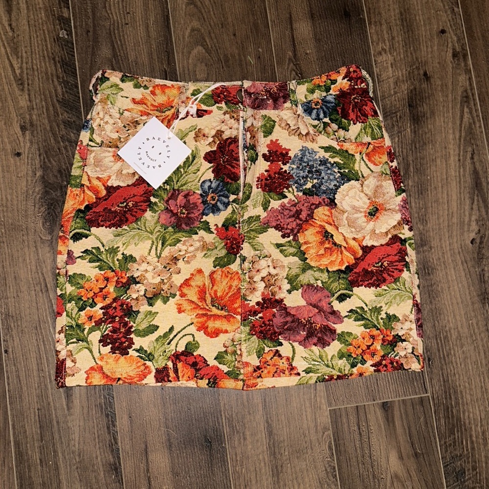Baevely Floral Patterned Skirt- Size Small